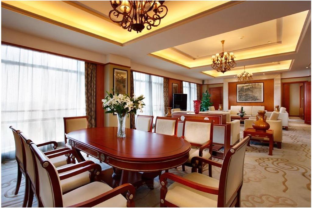 Howard Johnson Tech Center Plaza Hefei Bagian luar foto